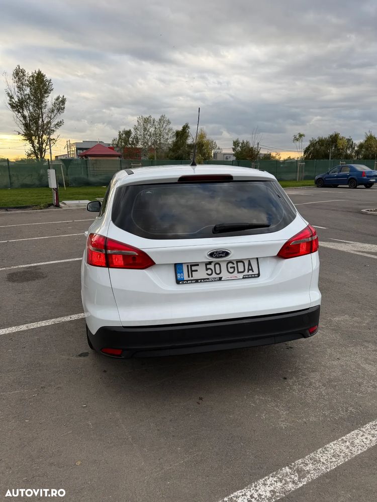 Ford Focus 1.5 TDCi Powershift Titanium - 4