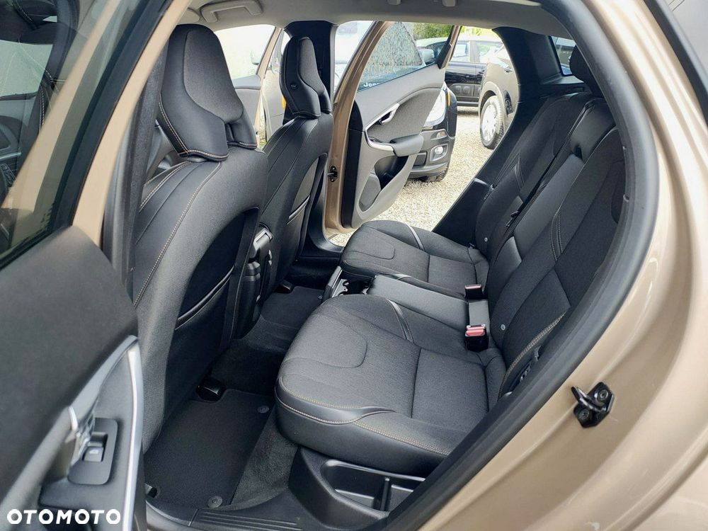 Volvo V40 Cross Country D3 Geartronic Summum - 19