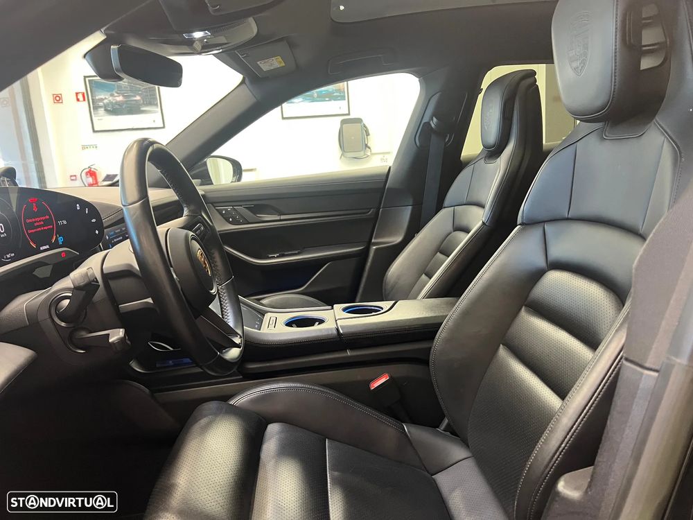 Porsche Taycan Cross Turismo 4 - 18