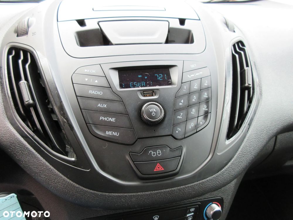 Ford Transit Courier - 17