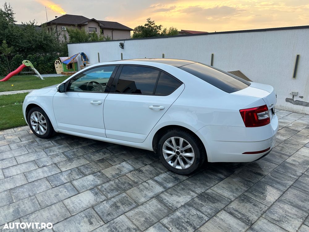Skoda Octavia 1.6 TDI DSG Style - 11