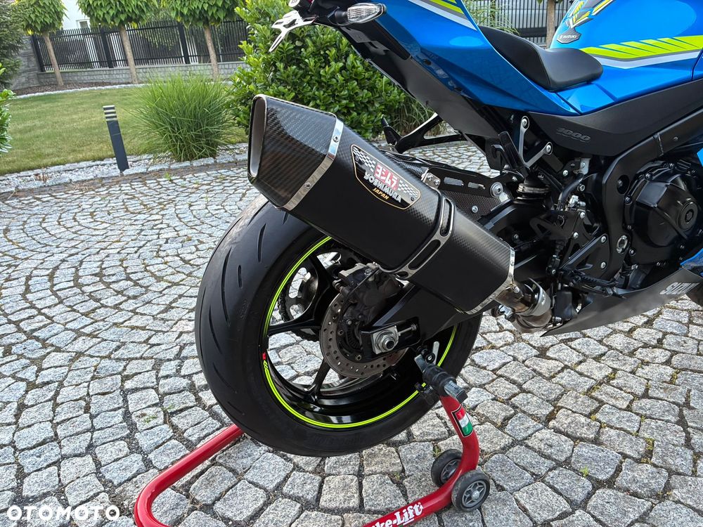 Suzuki GSX-R - 17