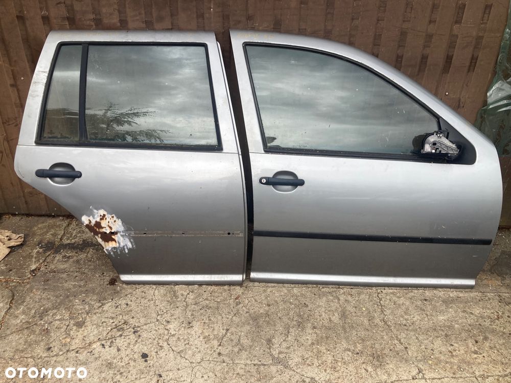 VW GOLF IV KOMBI DRZWI PRAWE TYL TYLNE