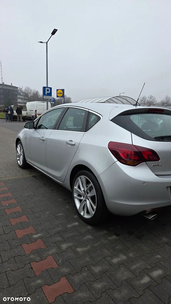 Opel Astra 1.6 T Cosmo - 7