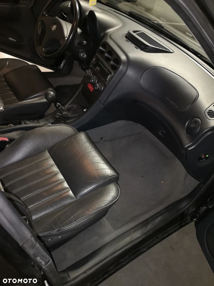 Alfa Romeo 156 2.5 V6 - 11