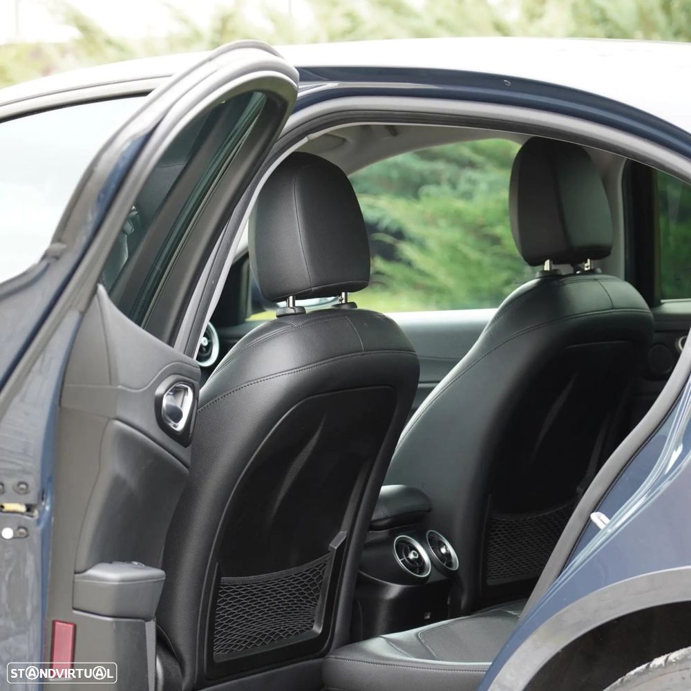 Alfa Romeo Giulia 2.2 D AT8 - 12