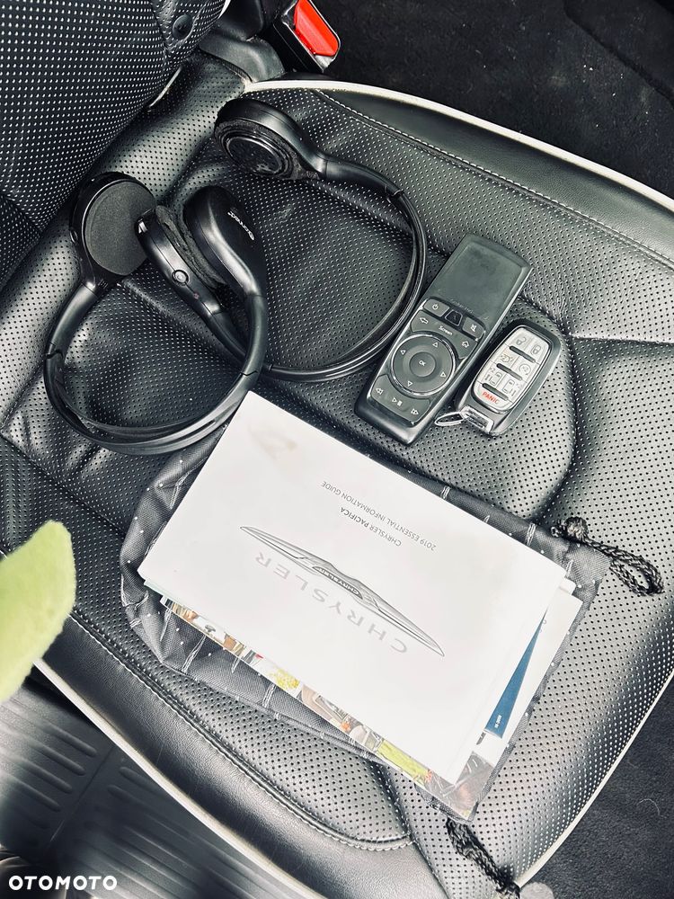 Chrysler Pacifica - 17