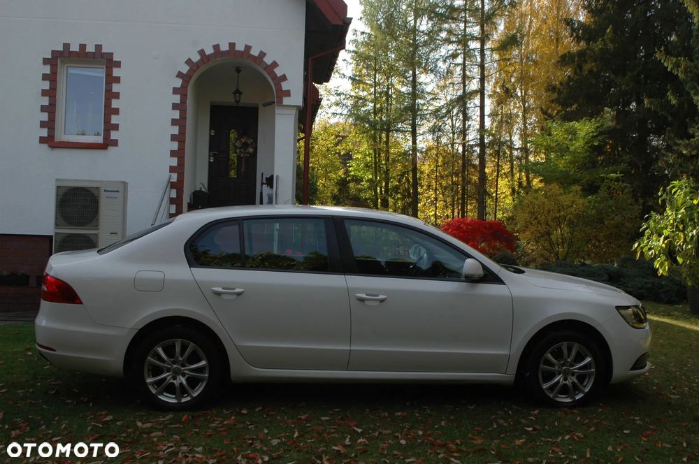 Skoda Superb 2013 photo 2