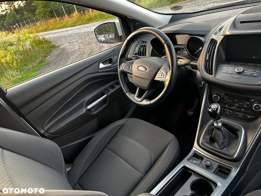 Ford Kuga 1.5 EcoBoost 2x4 Titanium - 9