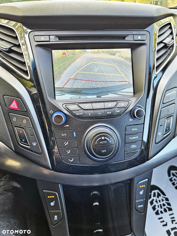 Hyundai i40 i40cw 1.7 CRDi Automatik Fifa World Cup Edition Silver - 16