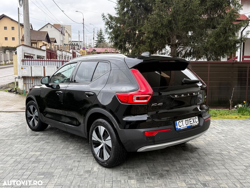 Volvo XC 40 B4 AT8 Mild Hybrid Momentum Pro - 2