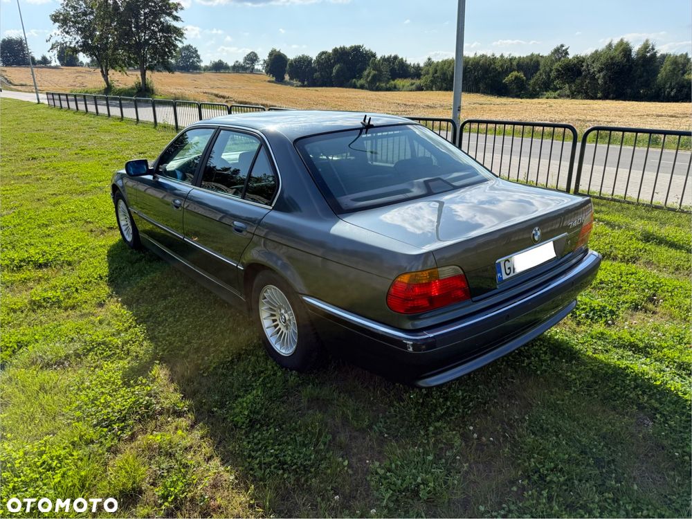 BMW Seria 7 740i - 2