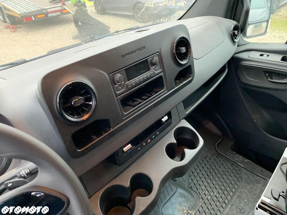 Mercedes-Benz Sprinter - 9