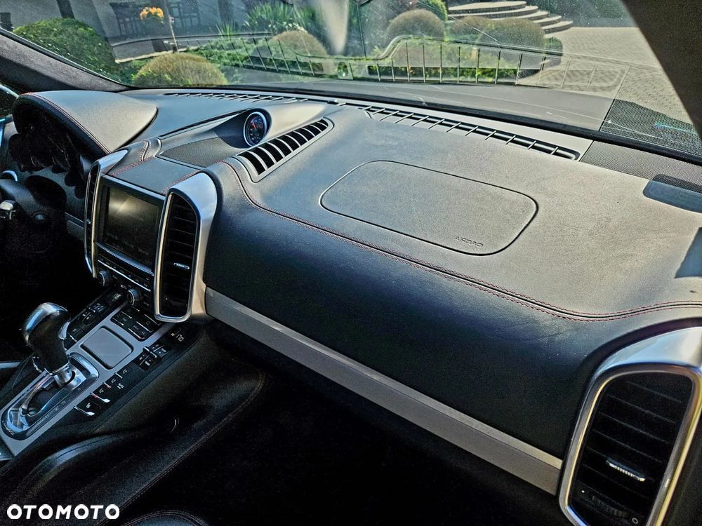 Porsche Cayenne - 22