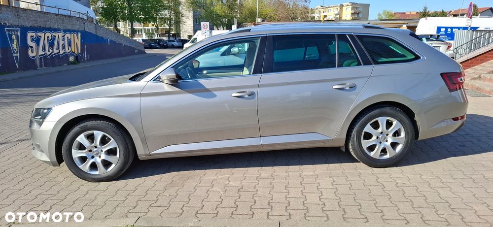 Skoda Superb 2.0 TDI Premium Edition - 14