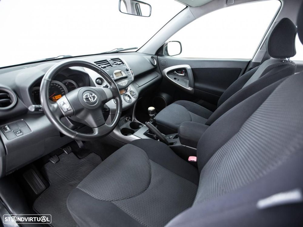 Toyota RAV4 2.2 D-4D - 7