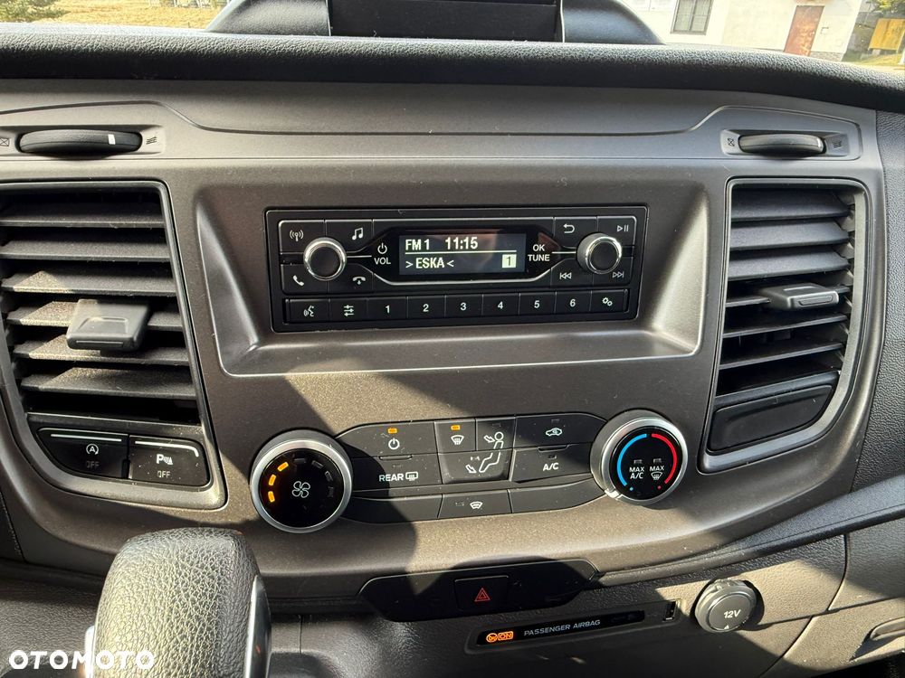 Ford Tranzit Custom - 32