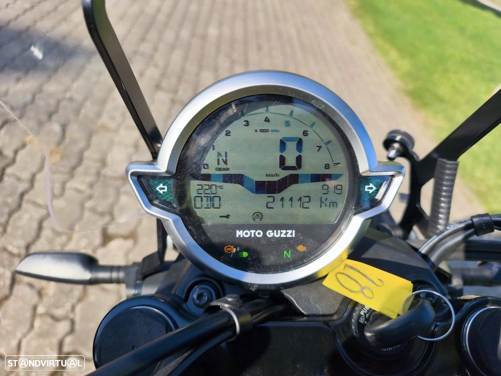 Moto Guzzi V7 850 Stone - 2