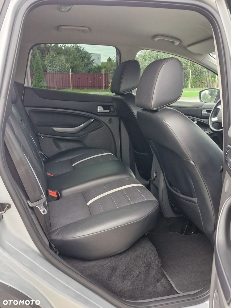 Ford Kuga 2.0 TDCi 2x4 Titanium - 11