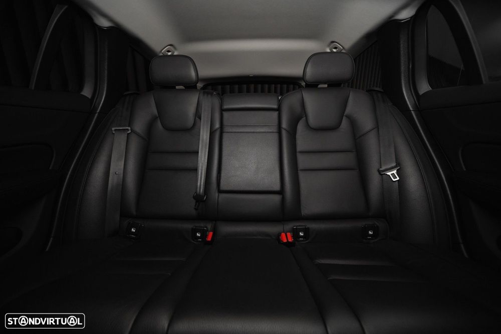 Volvo V60 2.0 B4 Momentum Geartronic - 40