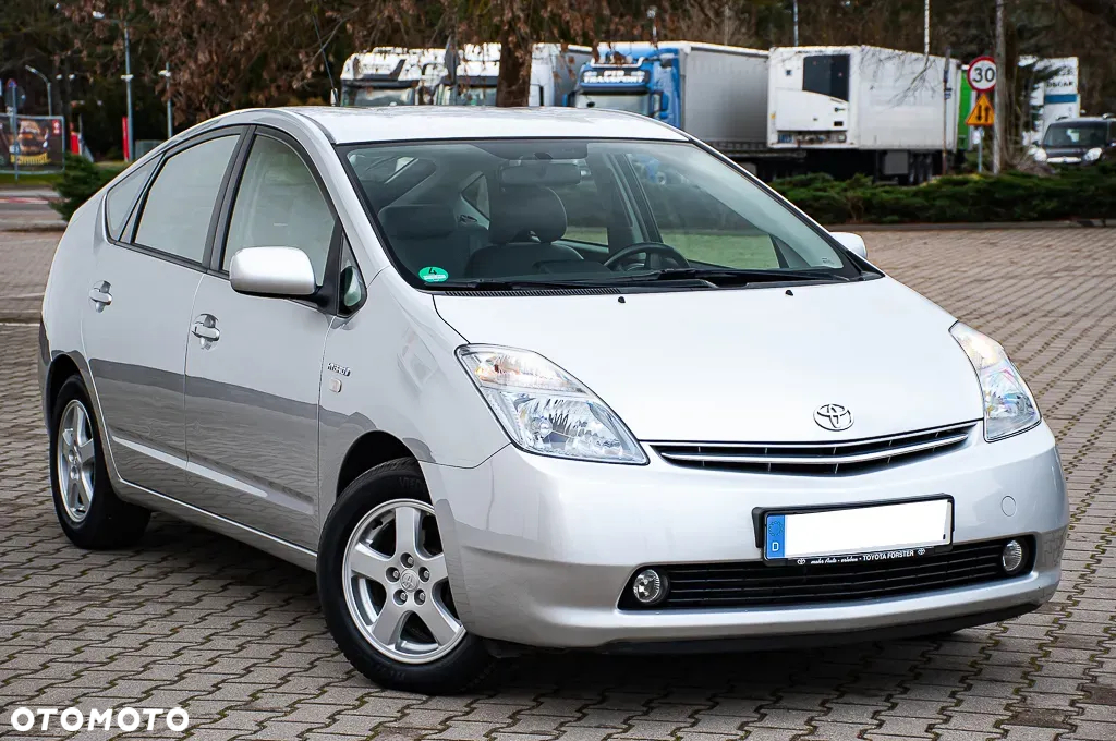 Toyota Prius (Hybrid) Executive - 6