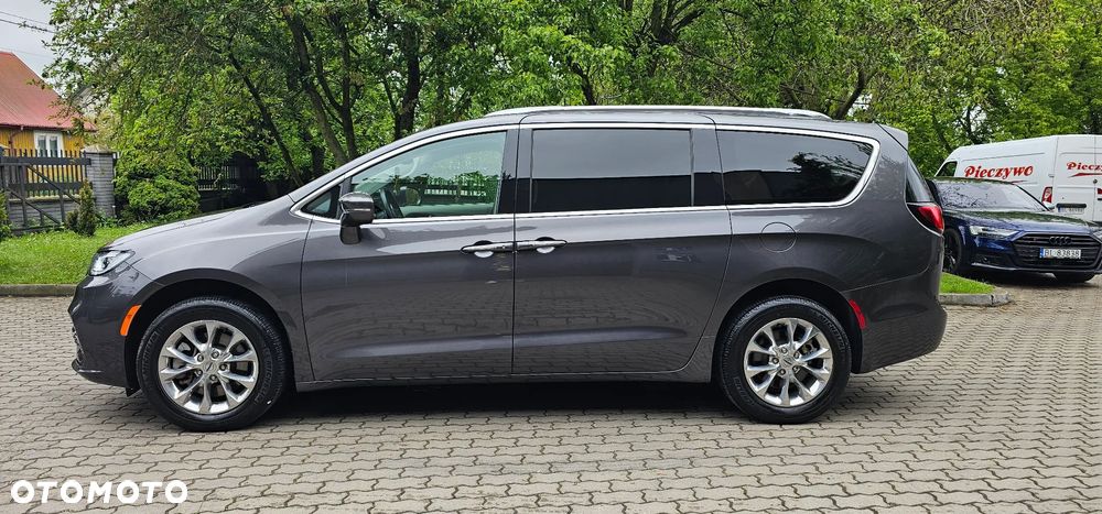 Chrysler Pacifica - 4