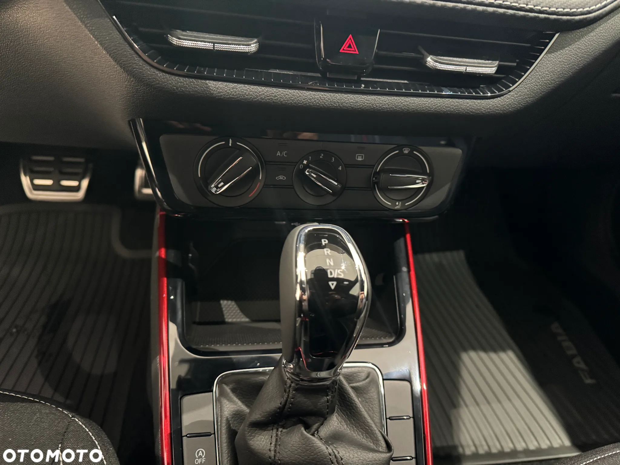 Skoda Fabia 1.5 TSI Monte Carlo DSG - 10