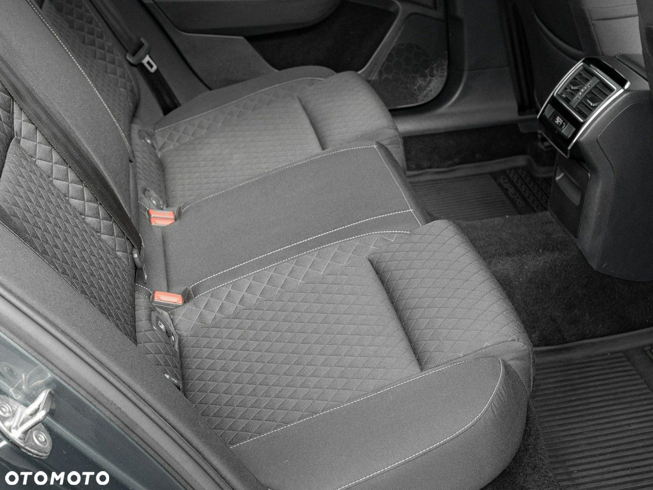 Skoda Superb 2.0 TDI Ambition DSG - 30