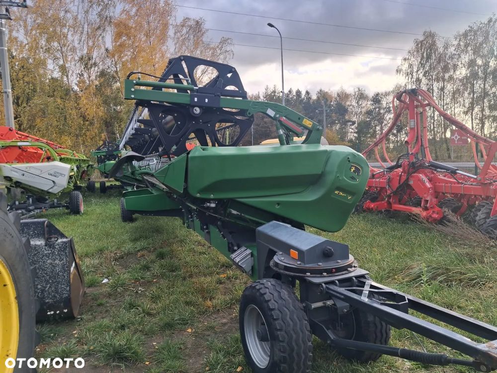 John Deere S690 - 9