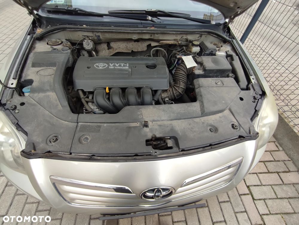 Toyota Avensis 1.8 VVT-i Sol - 10
