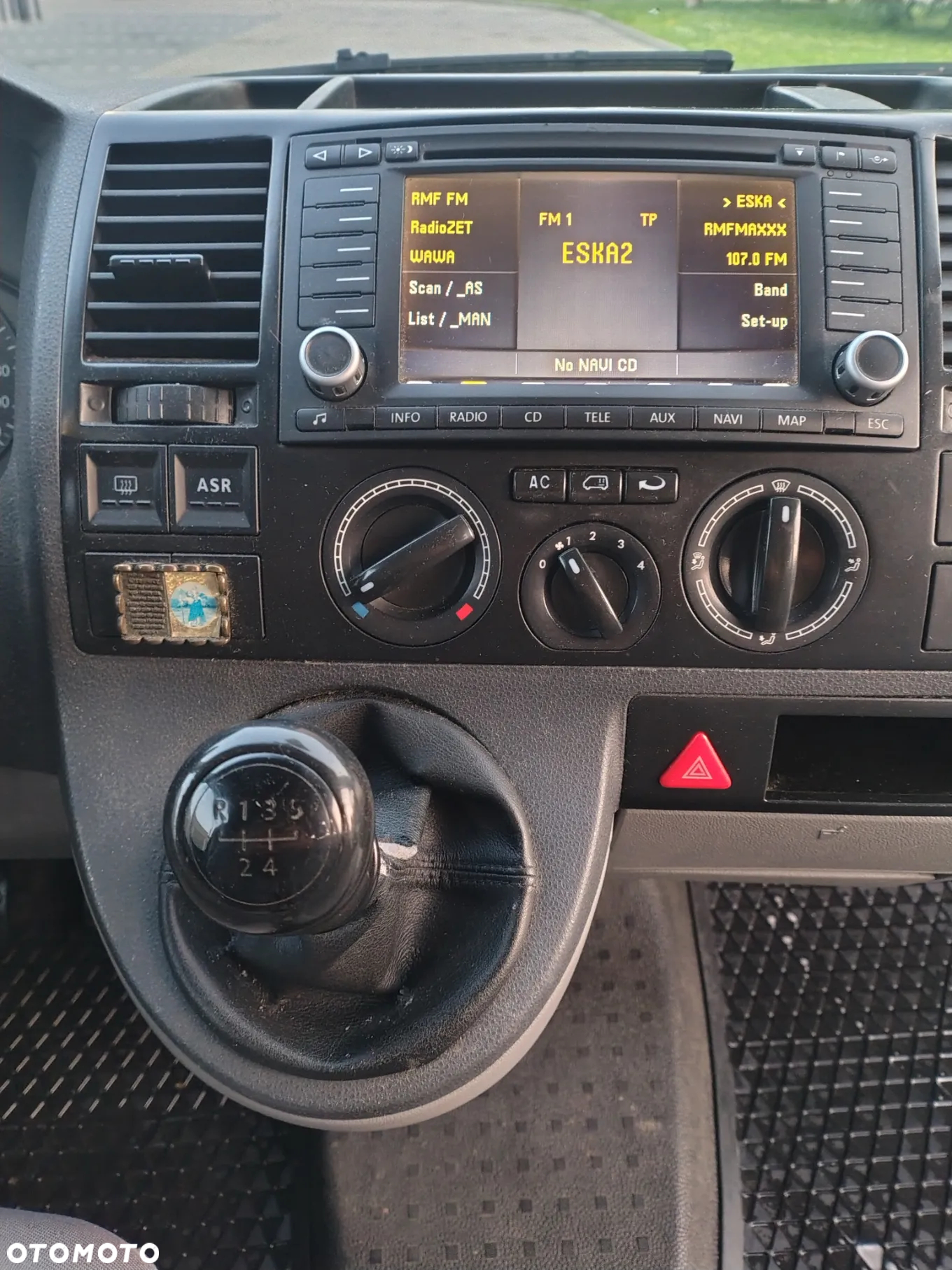 Volkswagen Caravelle - 17