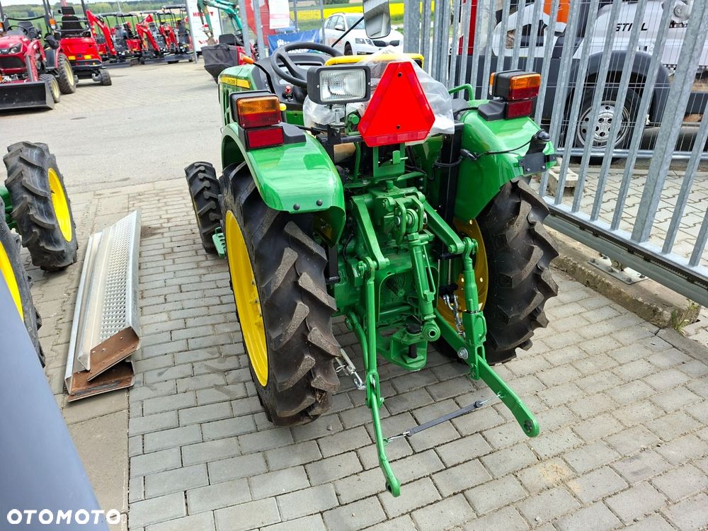 John Deere 3028 En 4X4 - 7