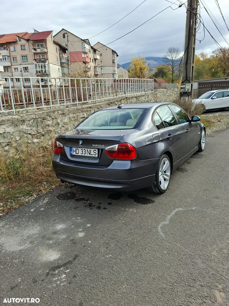 BMW Seria 3 320d - 4