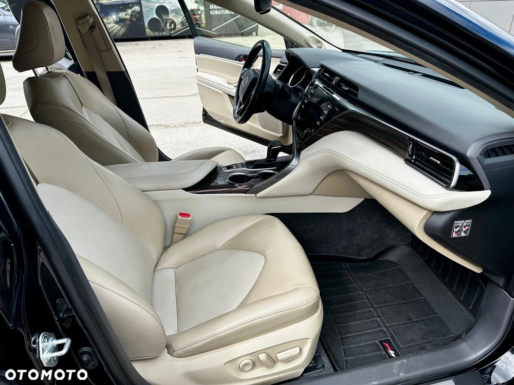 Toyota Camry 2.5 Hybrid Prestige CVT - 6