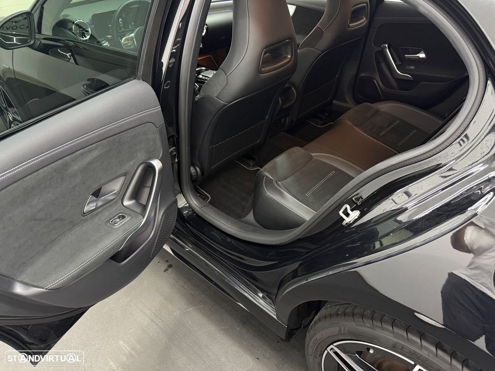 Mercedes-Benz A 250 e AMG Line - 13