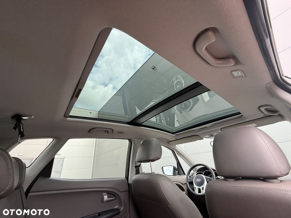 Kia Venga 1.6 CRDi 128 Fifa World Cup Edition - 28