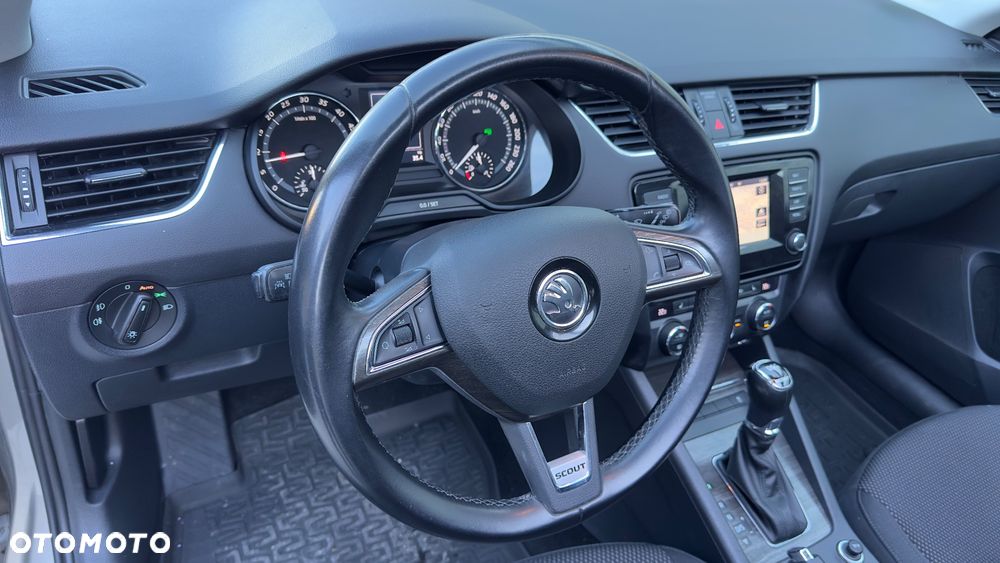 Skoda Octavia Combi 2.0 TDI 4x4 DSG Scout - 17
