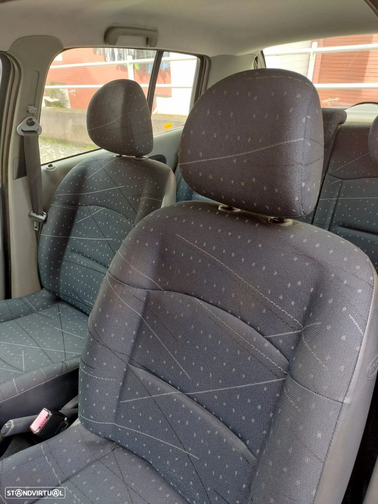 Renault Clio 1.2 16V Expression - 4