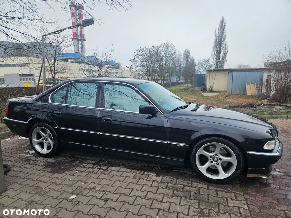 BMW Seria 7 750i - 1