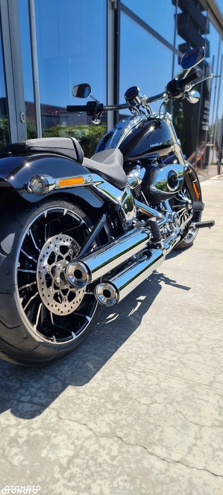 Harley-Davidson Softail Breakout - 14