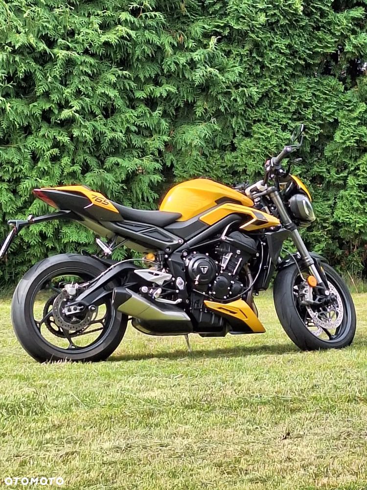 Triumph Street Triple - 12