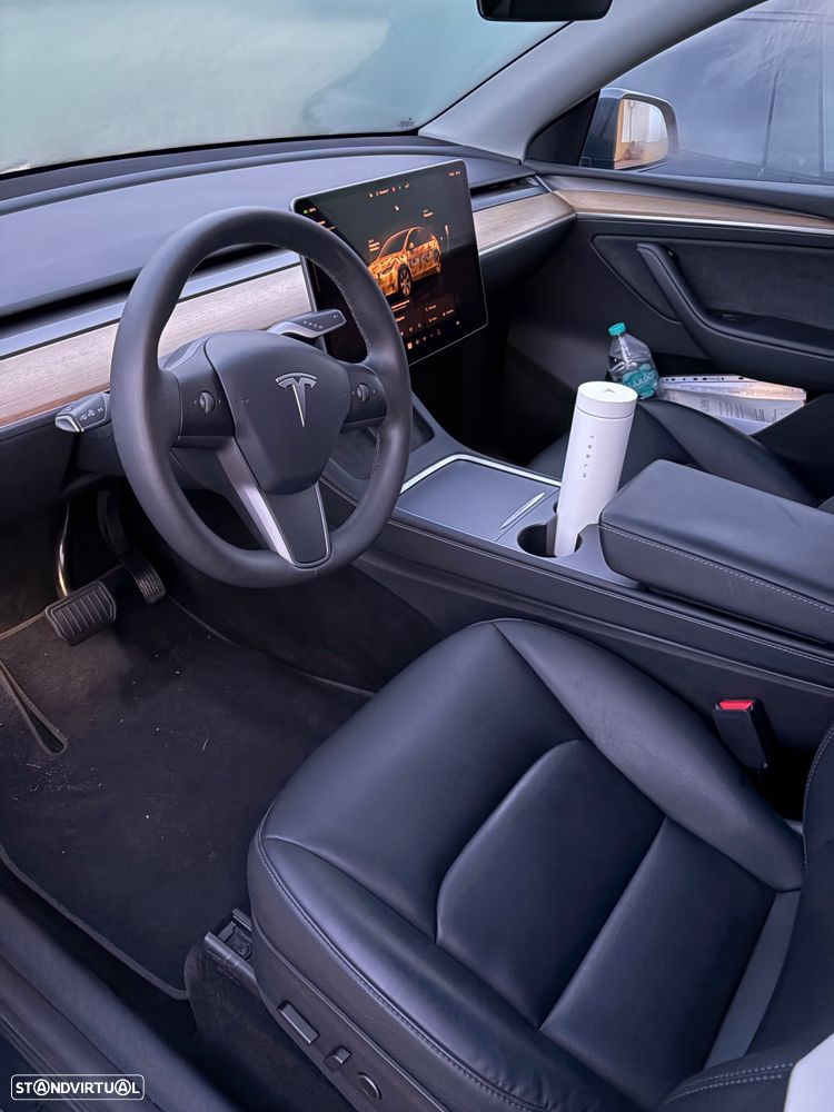 Tesla Model Y Standard RWD - 4