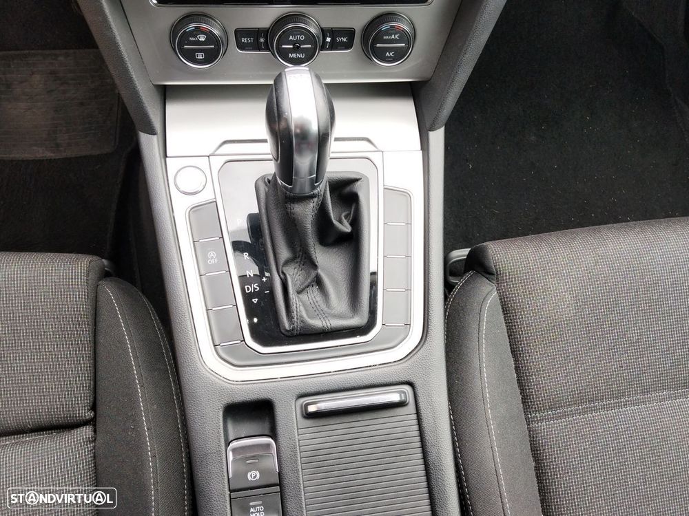 VW Passat Variant 2.0 TDI Confortline DSG - 13