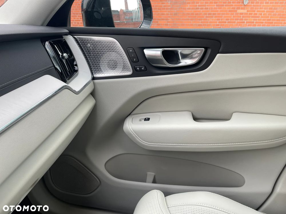 Volvo XC 60 B5 B AWD Ultra Dark - 15