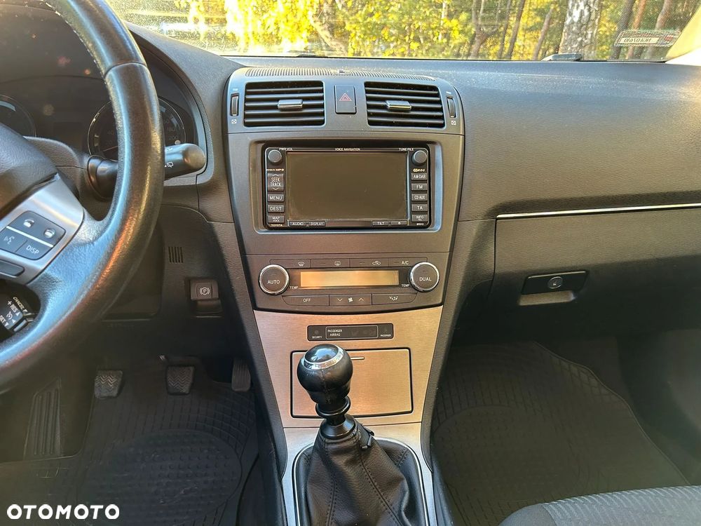 Toyota Avensis 1.8 Sol - 8