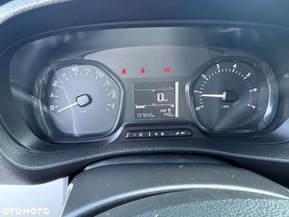 Opel Vivaro - 12
