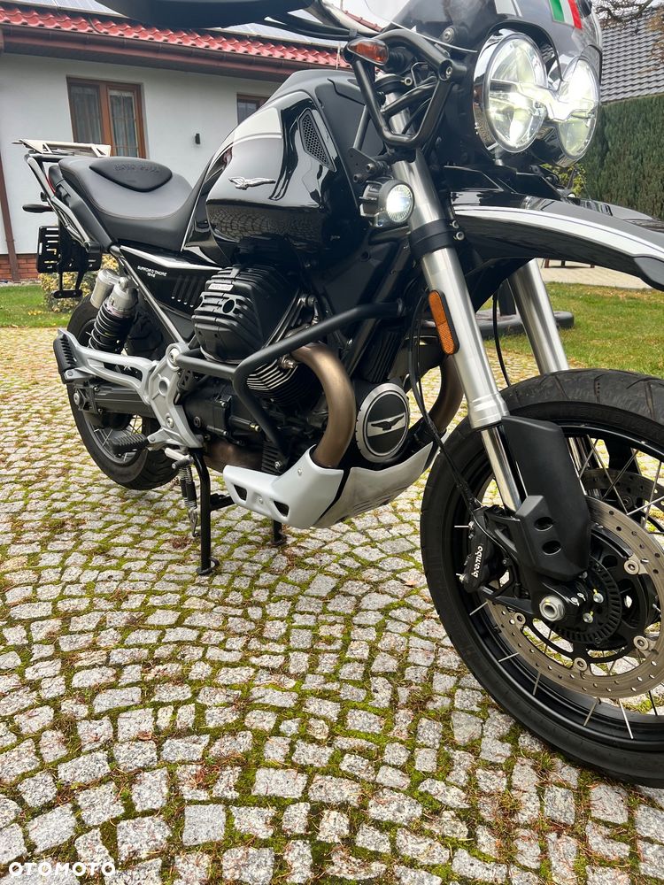 Moto Guzzi V85 - 12