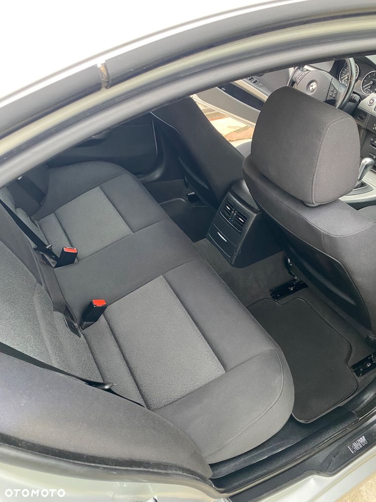 BMW Seria 3 320i - 9