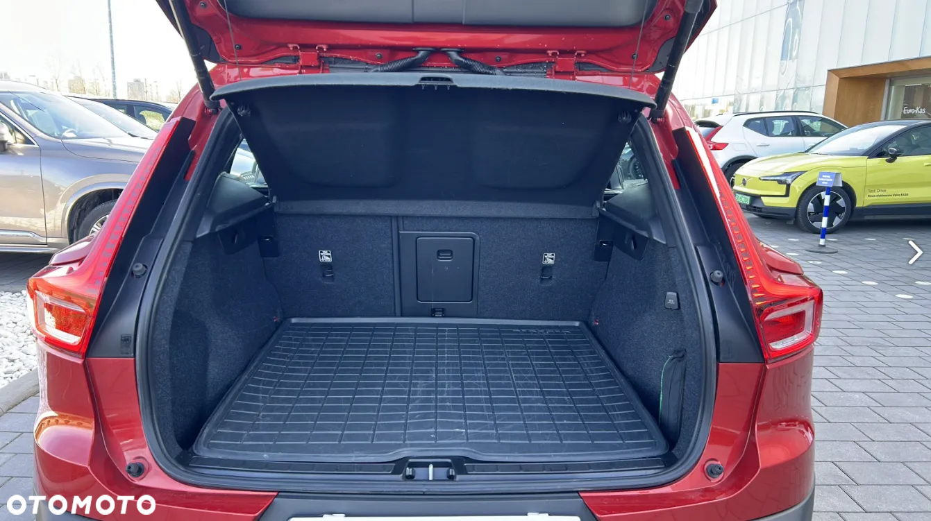 Volvo XC 40 B3 Plus Dark - 11