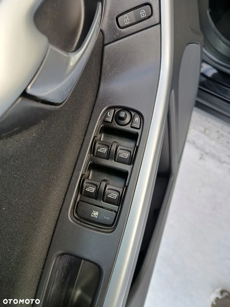 Volvo XC 60 2.4D DRIVe - 29